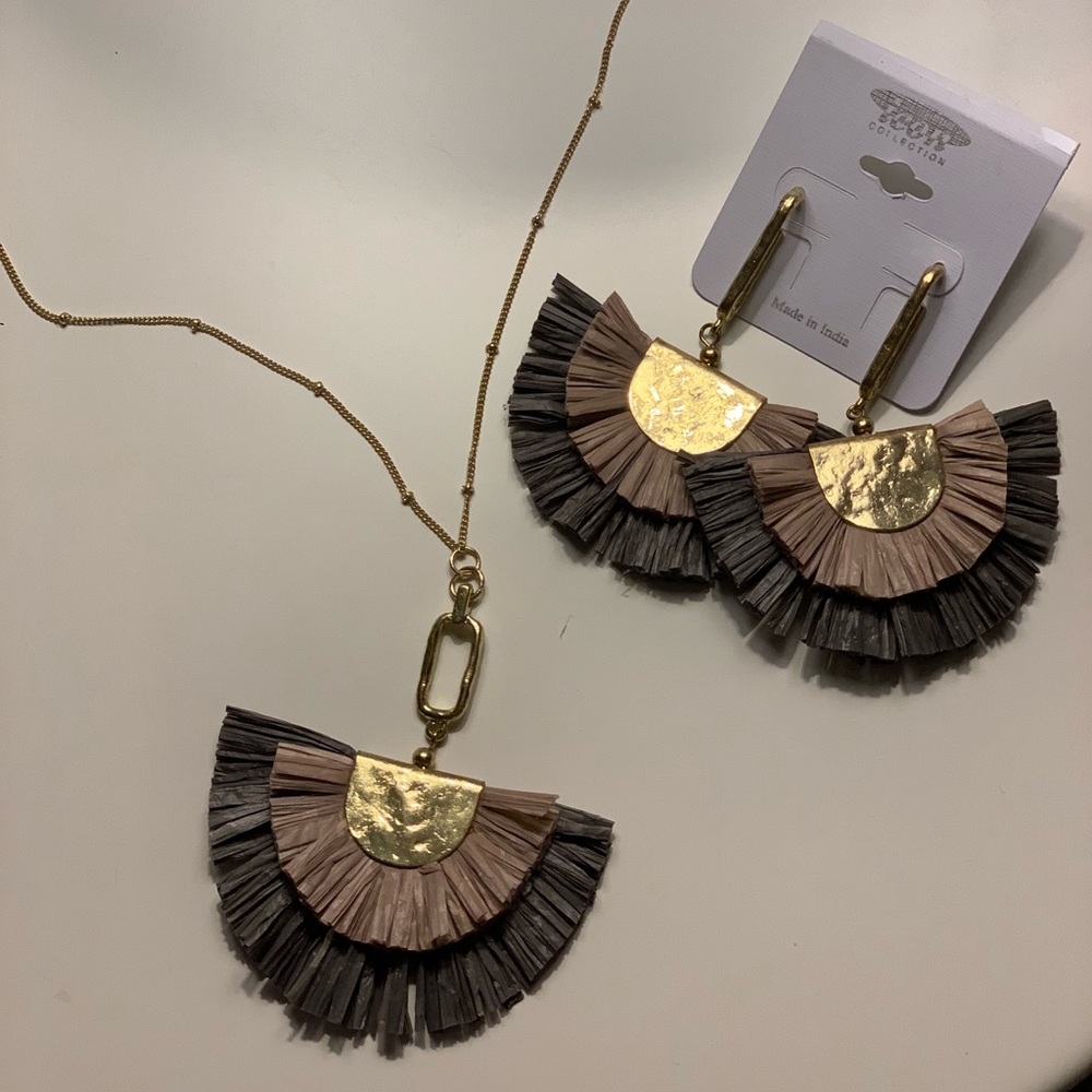 Earring and Necklace Set *SUPER ADORABLE*